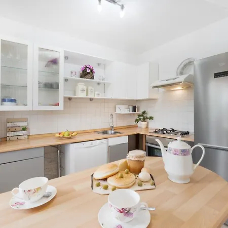 Apartment 6 + 2 *