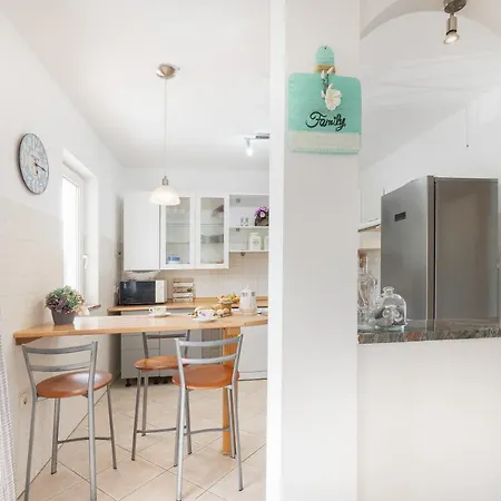 6 + 2 Apartment