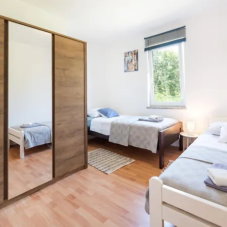 6 + 2 Apartment *